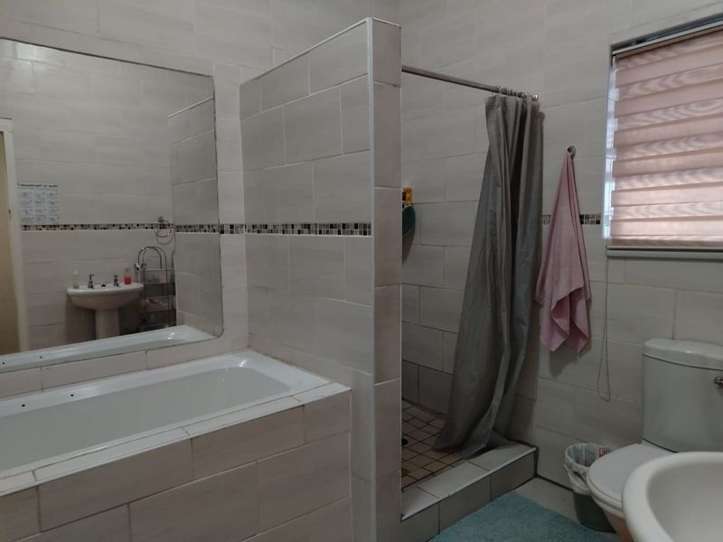 House For Sale in Uitenhage Central - Photo 7