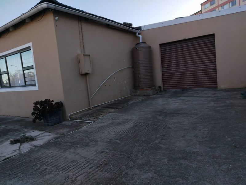 House For Sale in Uitenhage Central - Photo 2