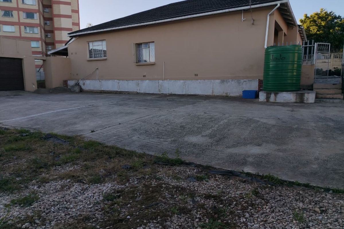 House For Sale in Uitenhage Central - Photo 3