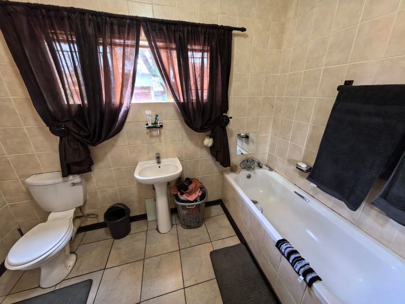 House For Sale in Cassandra - Photo 6