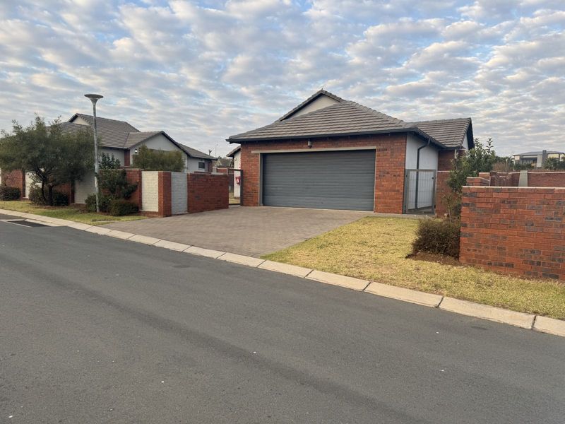 House For Sale in Amberfield - Photo 4