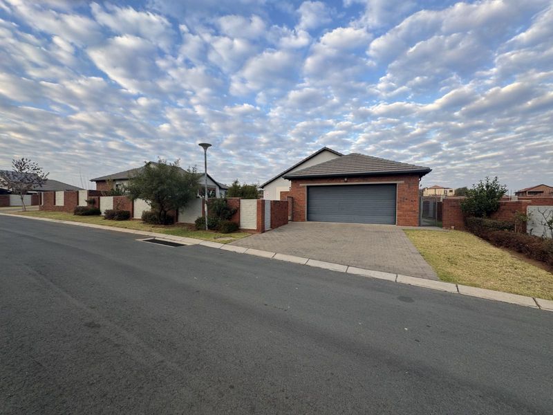 House For Sale in Amberfield - Photo 6