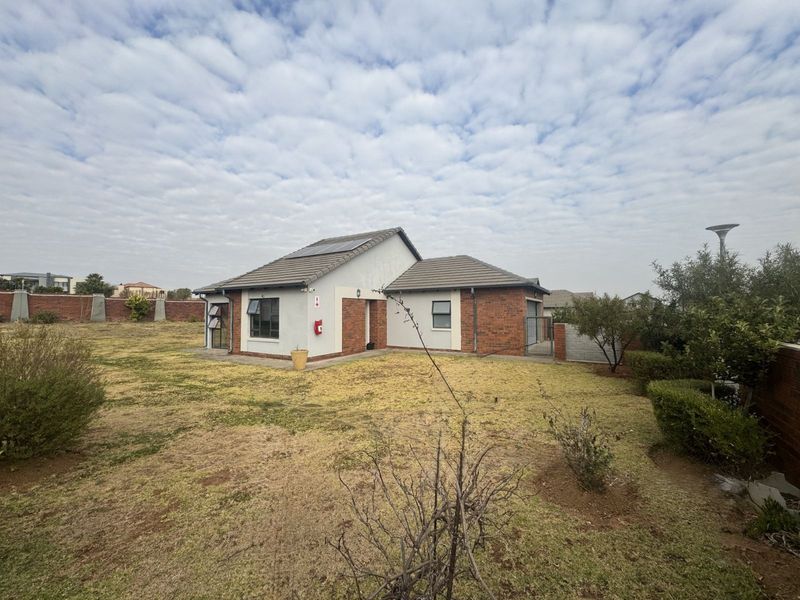 House For Sale in Amberfield - Photo 3