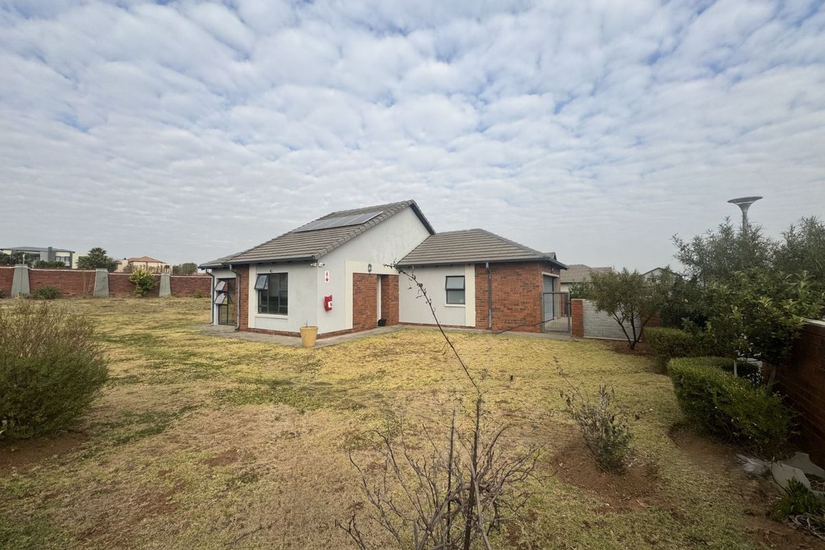 House For Sale in Amberfield - Photo 3