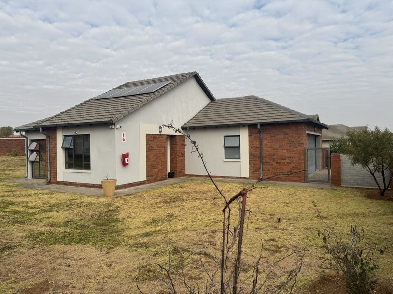 House For Sale in Amberfield - Photo 2