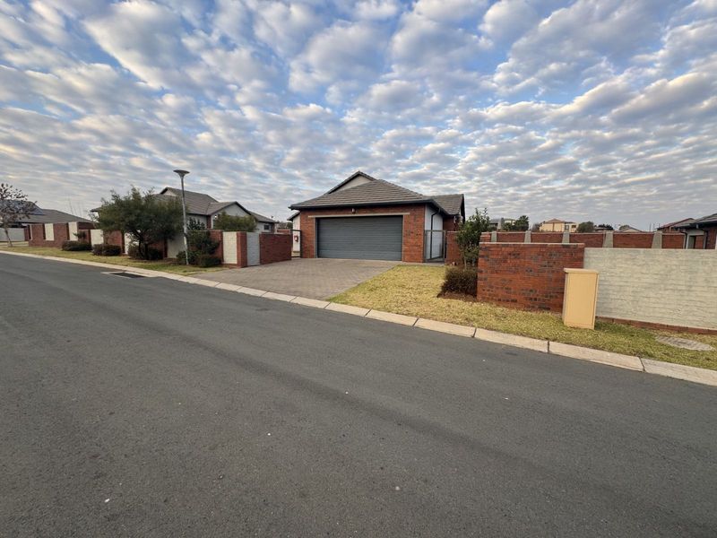 House For Sale in Amberfield - Photo 5