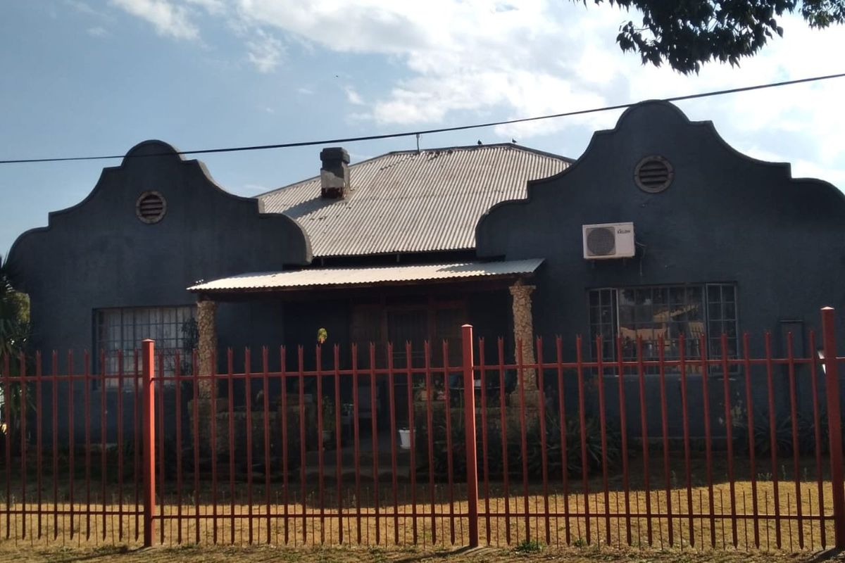 House For Sale in Christiana Central - Photo 3