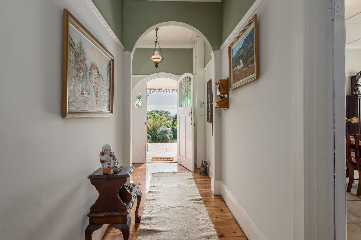 House For Sale in Richmond Hill - Photo 5