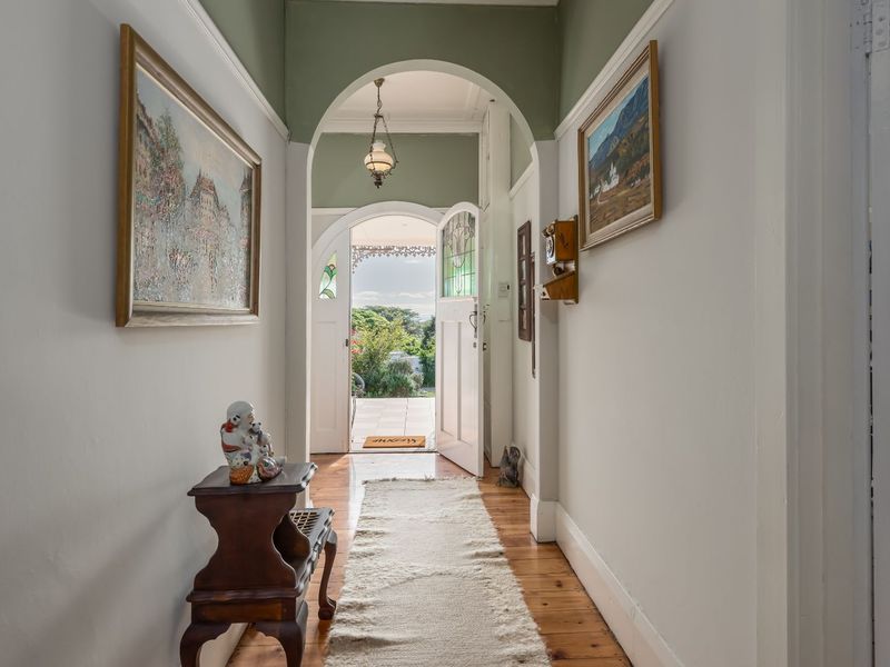 House For Sale in Richmond Hill - Photo 5