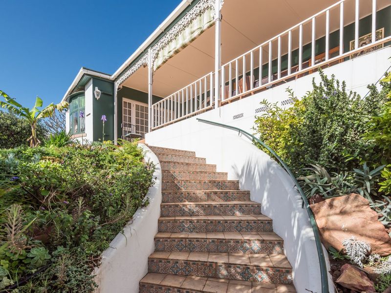 House For Sale in Richmond Hill - Photo 3