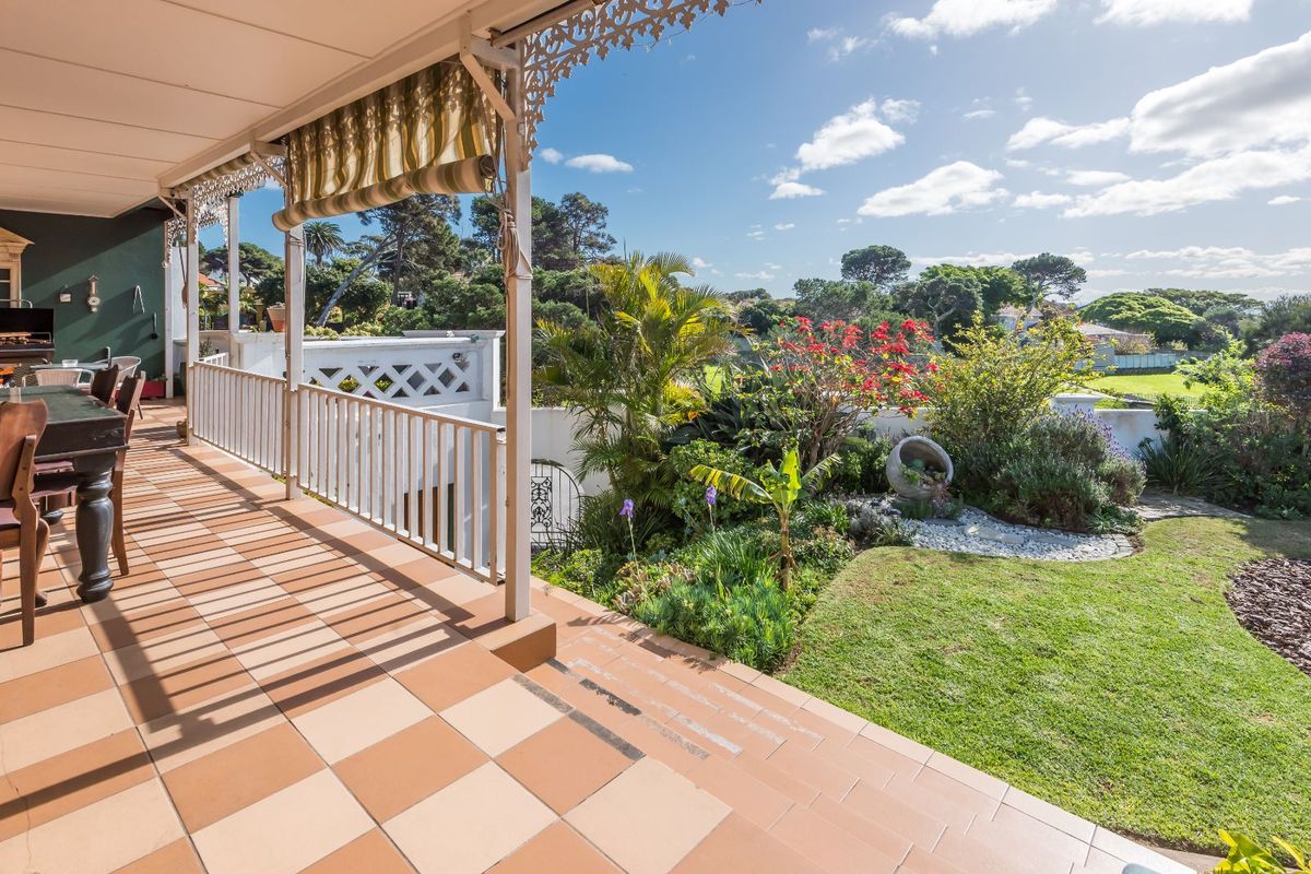 House For Sale in Richmond Hill - Photo 4