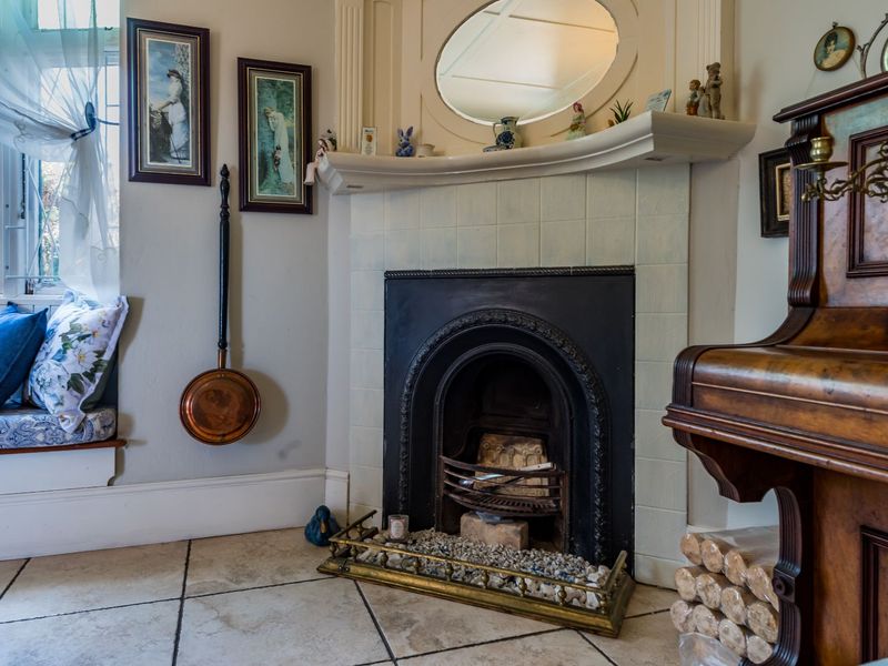 House For Sale in Richmond Hill - Photo 8