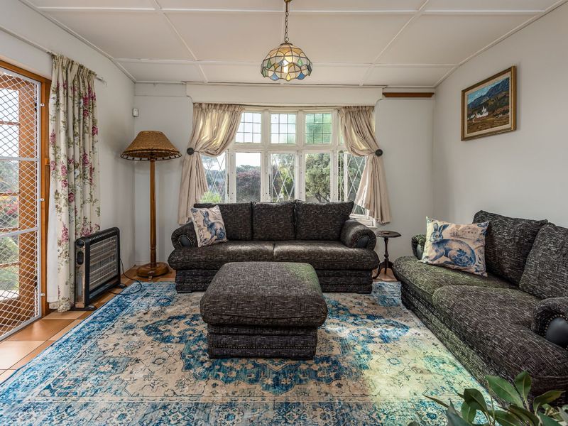 House For Sale in Richmond Hill - Photo 6