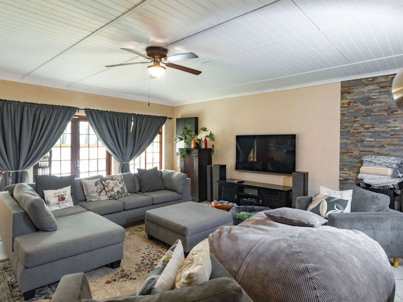 House For Sale in Gordons Bay Central - Photo 2