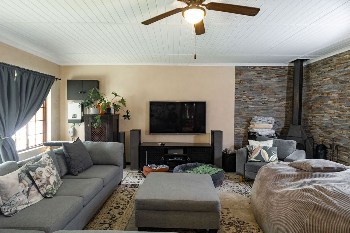 House For Sale in Gordons Bay Central - Photo 3