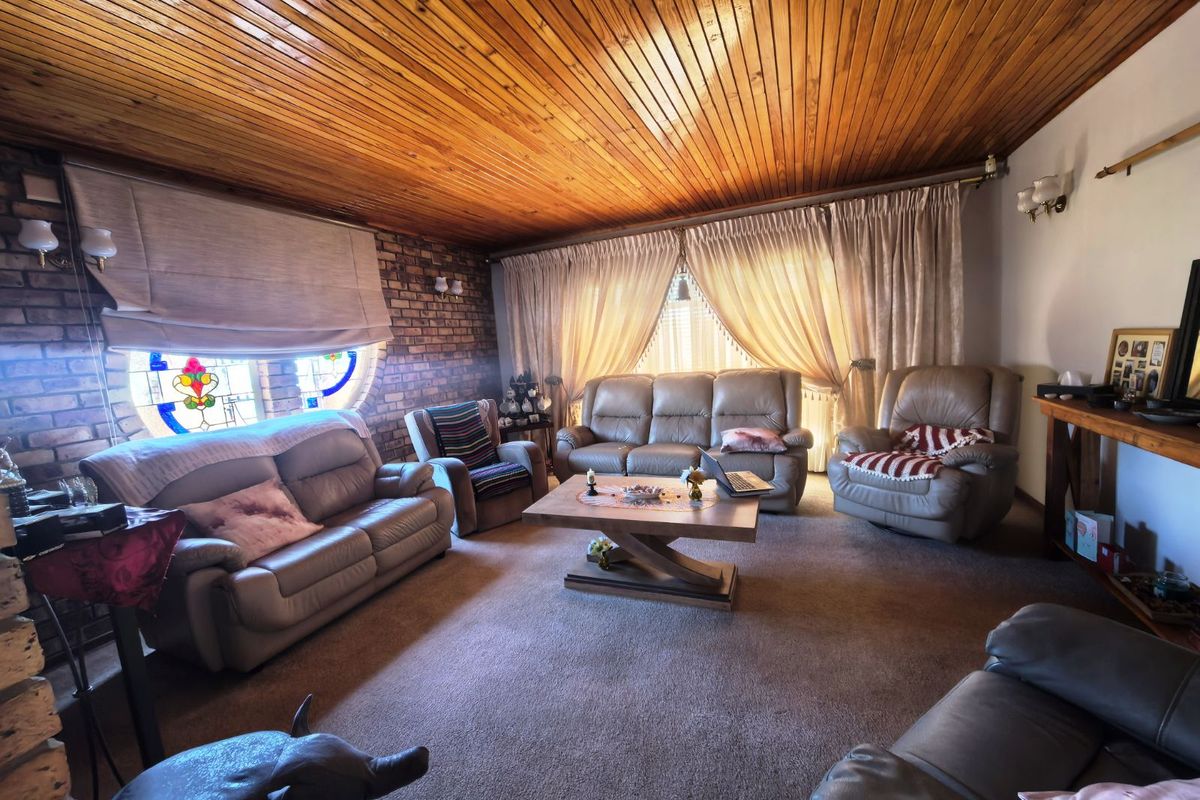 House To Rent in Zwartkop - Photo 4