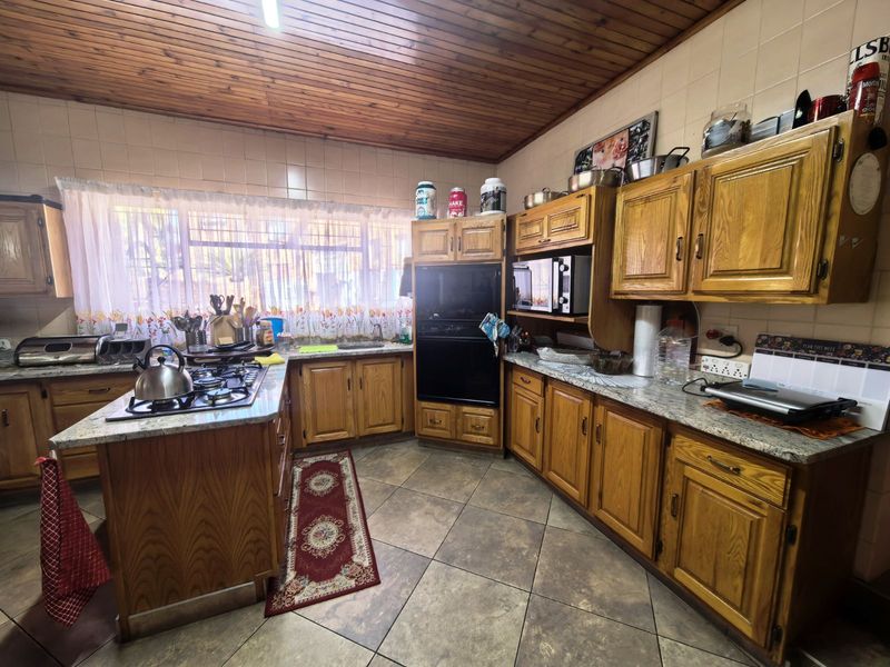 House To Rent in Zwartkop - Photo 10