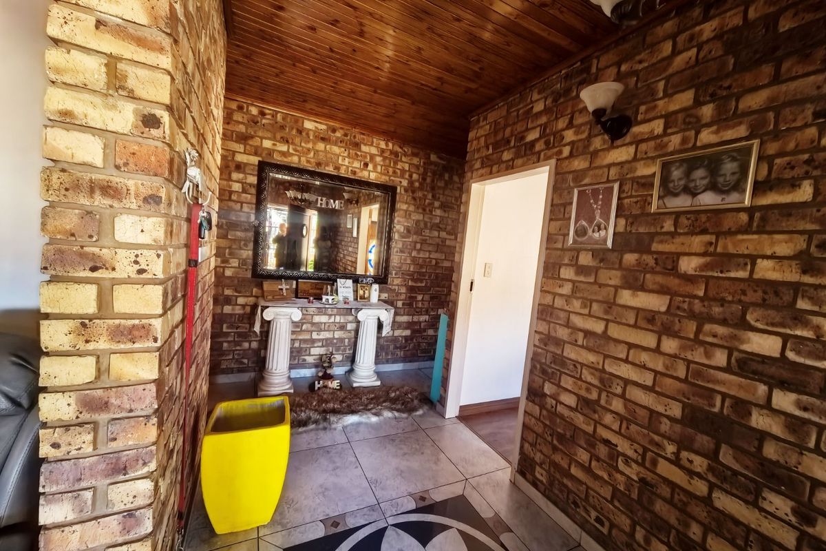 House To Rent in Zwartkop - Photo 3