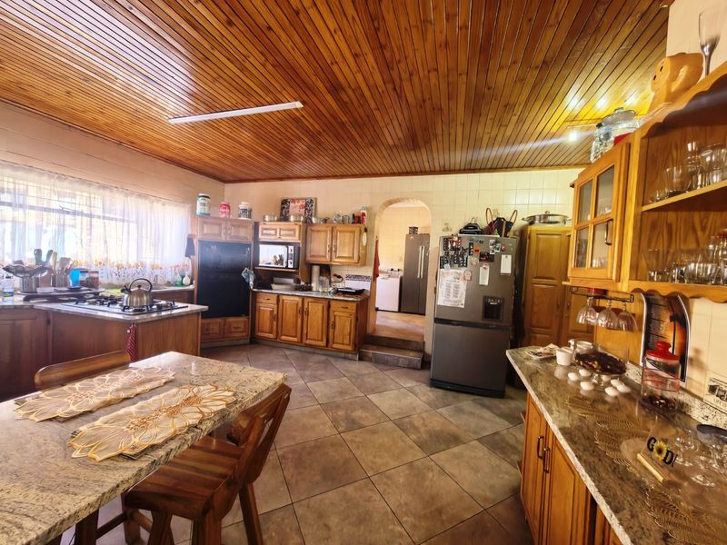 House To Rent in Zwartkop - Photo 8