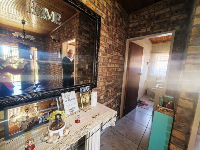 House To Rent in Zwartkop - Photo 5