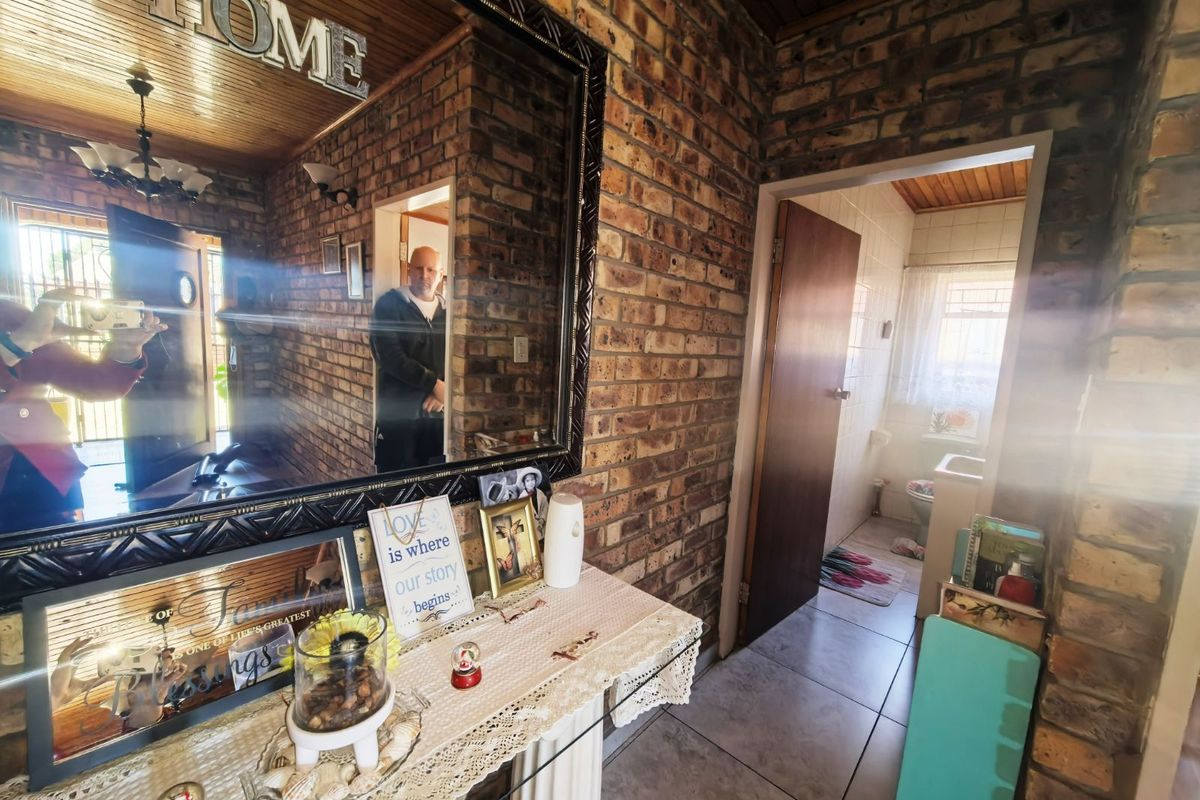 House To Rent in Zwartkop - Photo 5