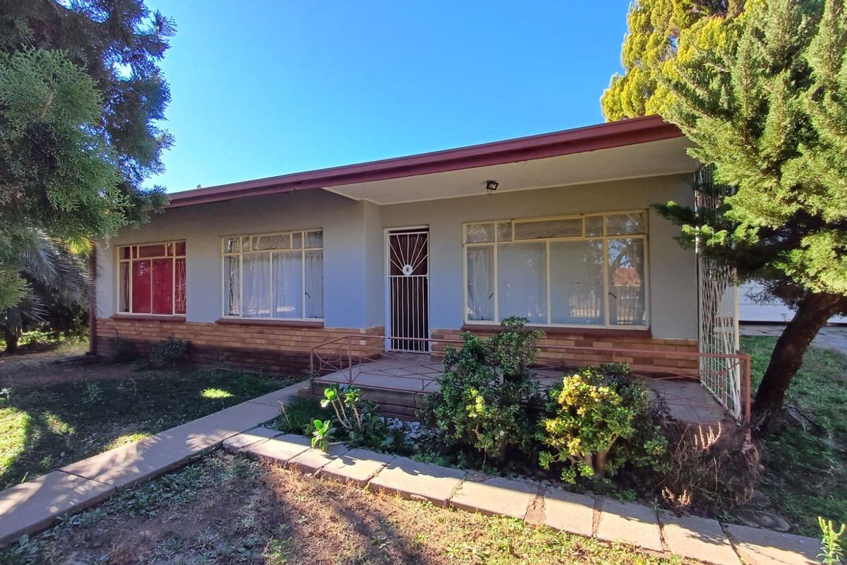 House For Sale in Roosheuwel Ext 2 - Photo 2