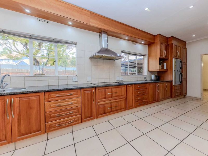 House For Sale in Kloofendal - Photo 9