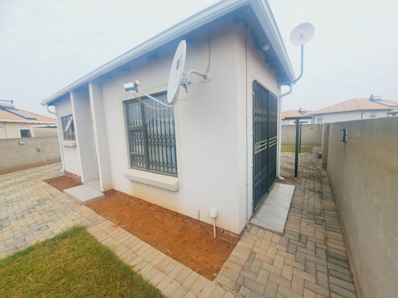 House For Sale in Kirkney - Photo 2