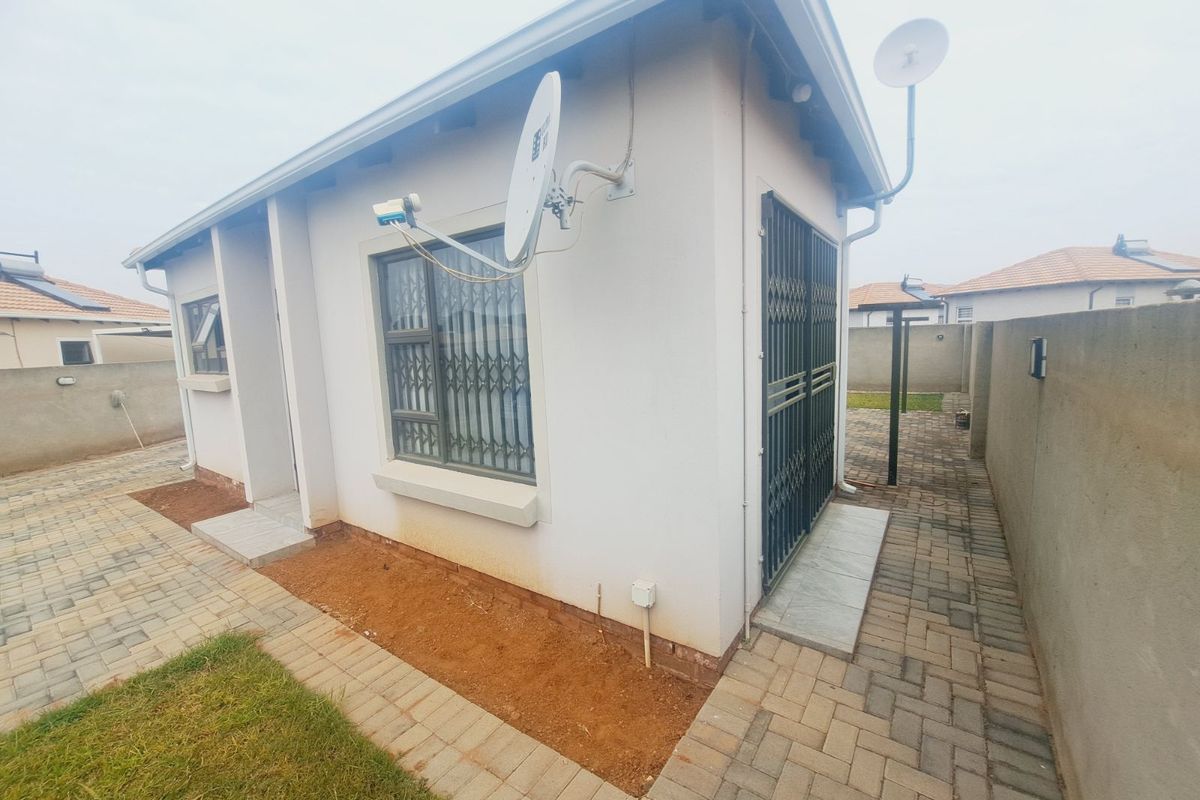 House For Sale in Kirkney - Photo 2