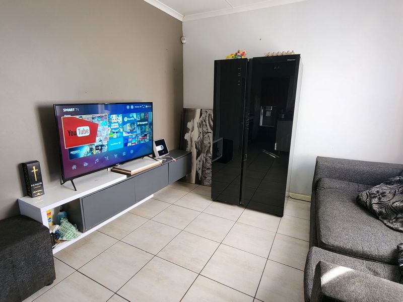 House For Sale in Riverside View Ext 35 - Photo 6