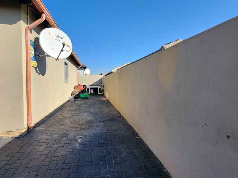 House For Sale in Riverside View Ext 35 - Photo 4