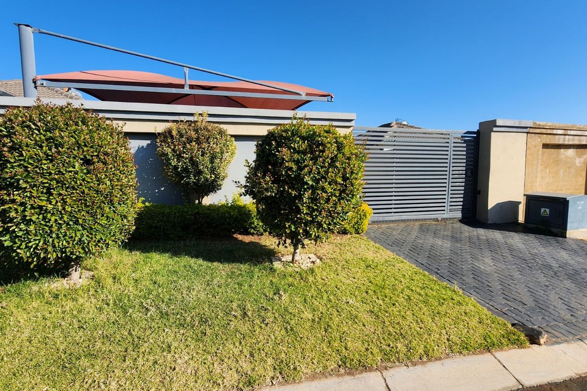 House For Sale in Riverside View Ext 35 - Photo 2