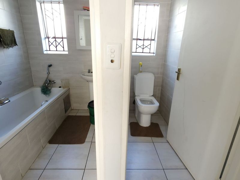 House For Sale in Riverside View Ext 35 - Photo 7