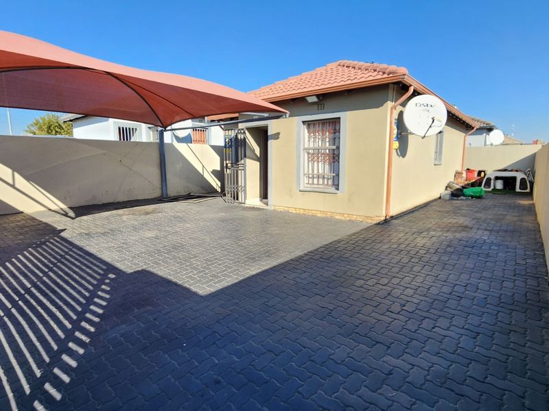 House For Sale in Riverside View Ext 35 - Photo 3