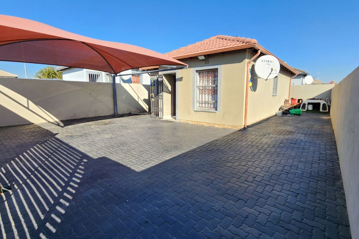 House For Sale in Riverside View Ext 35 - Photo 3