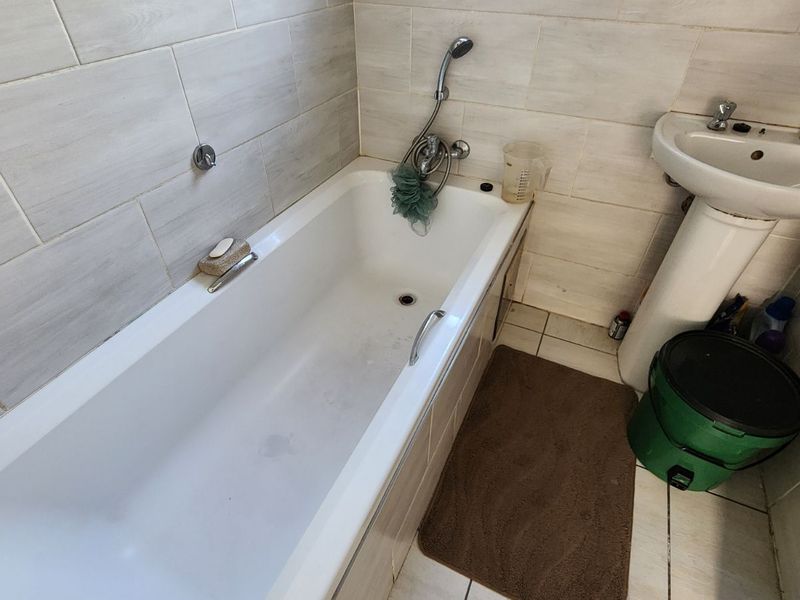 House For Sale in Riverside View Ext 35 - Photo 9