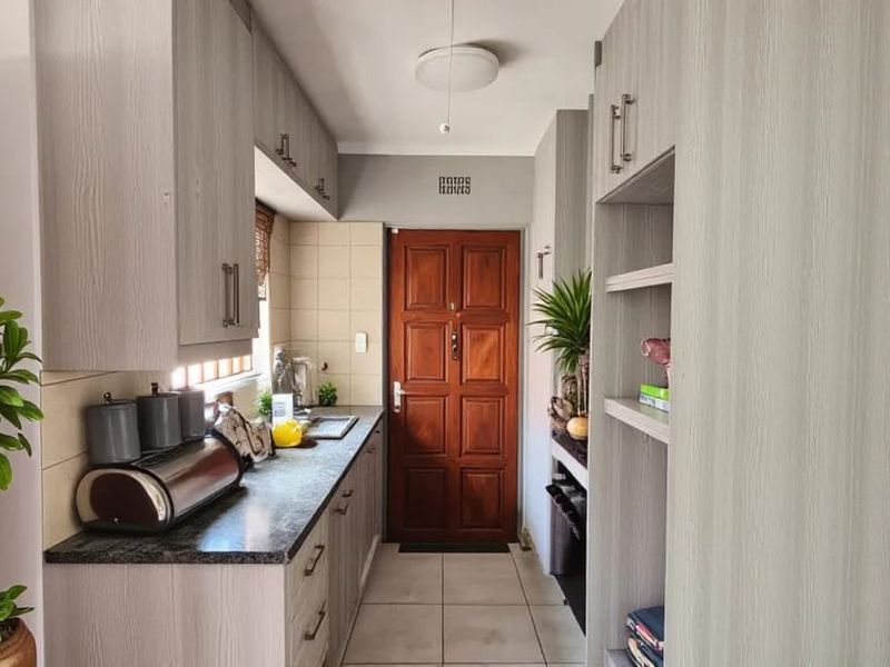 House For Sale in Riverside View Ext 35 - Photo 5