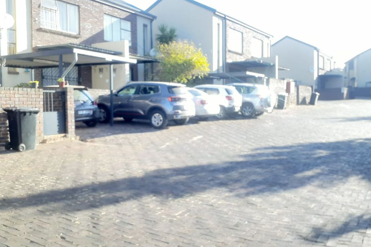 Townhouse For Sale in Sugar Bush Estate - Photo 4