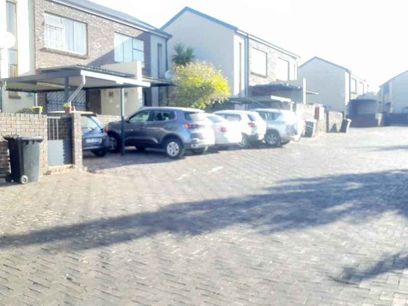 Townhouse For Sale in Sugar Bush Estate - Photo 4