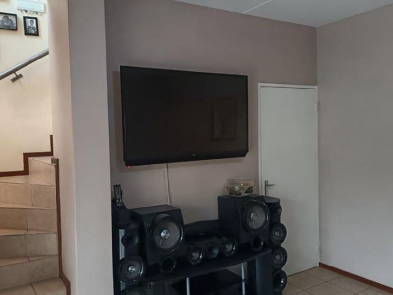 Townhouse For Sale in Sugar Bush Estate - Photo 10