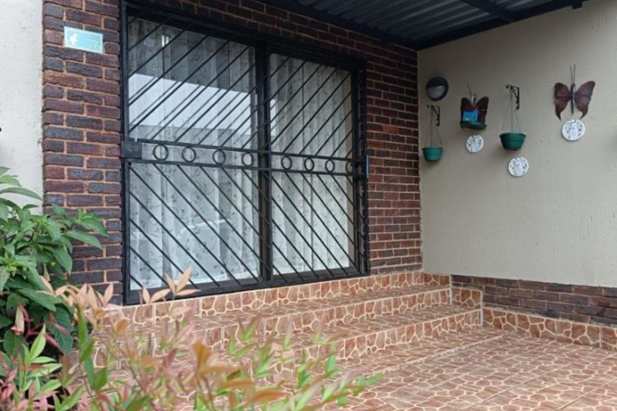 Townhouse For Sale in Sugar Bush Estate - Photo 3