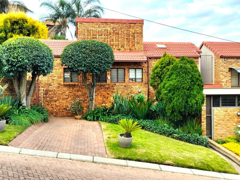 House For Sale in Constantia Kloof - Photo 3