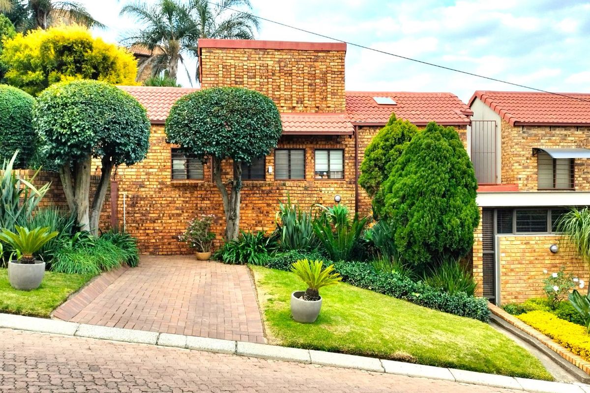 House For Sale in Constantia Kloof - Photo 3