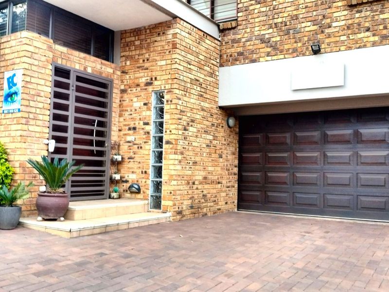 House For Sale in Constantia Kloof - Photo 5