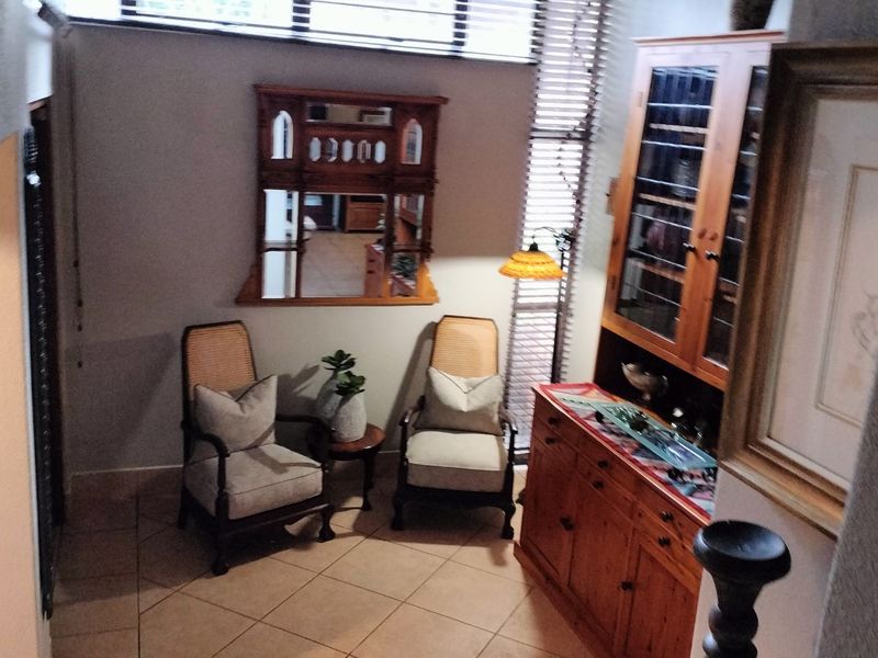 House For Sale in Constantia Kloof - Photo 8