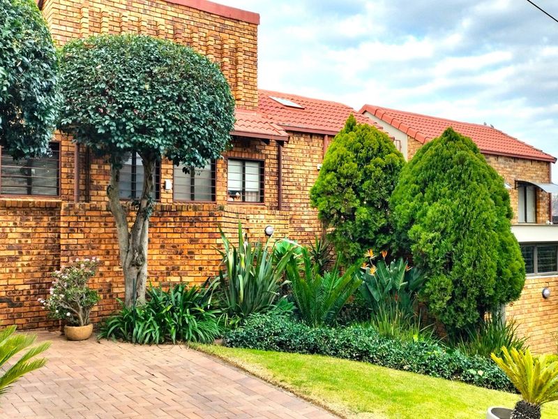 House For Sale in Constantia Kloof - Photo 4