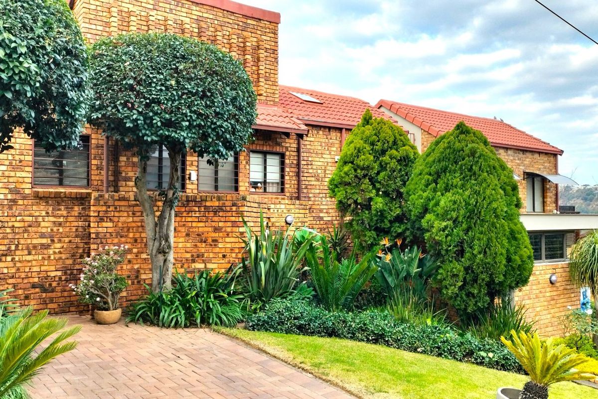 House For Sale in Constantia Kloof - Photo 4