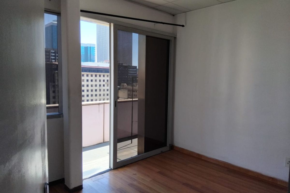 Apartment For Sale in Marshalltown - Photo 5