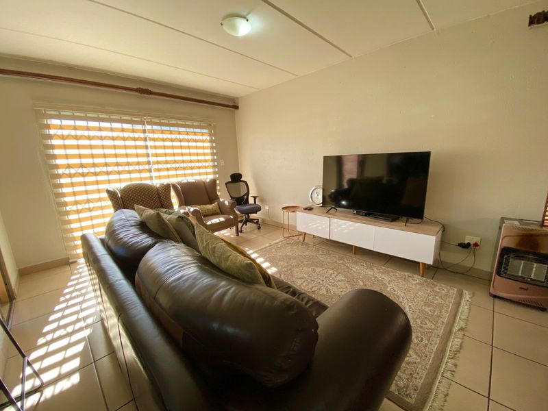 Townhouse For Sale in Heuwelsig Estate - Photo 10