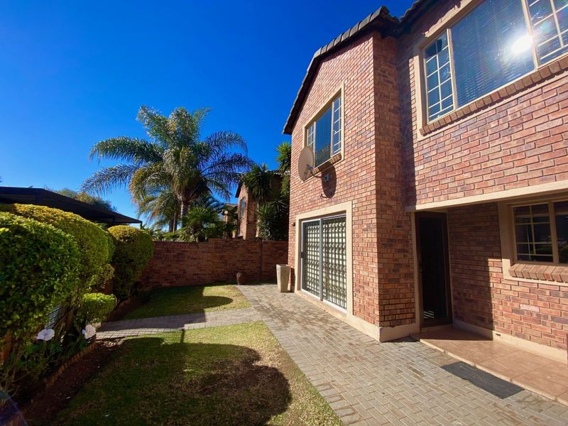 Townhouse For Sale in Heuwelsig Estate - Photo 2